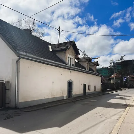 Urban Jungle 2 - Free Parking Apartman *