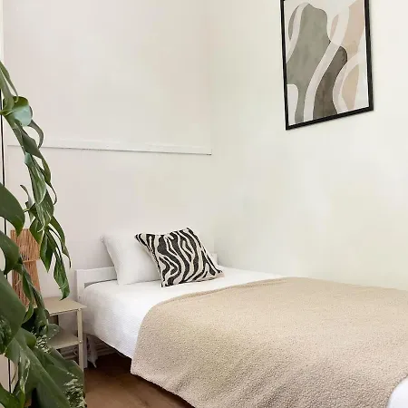 Urban Jungle Apartment 2 *