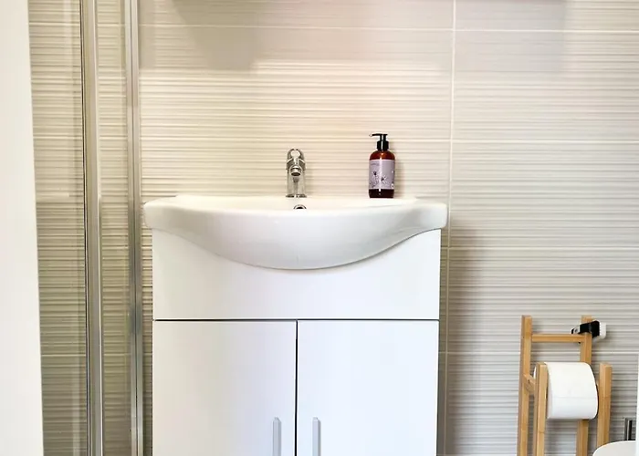 Urban Jungle 2 - Free Parking Apartman *